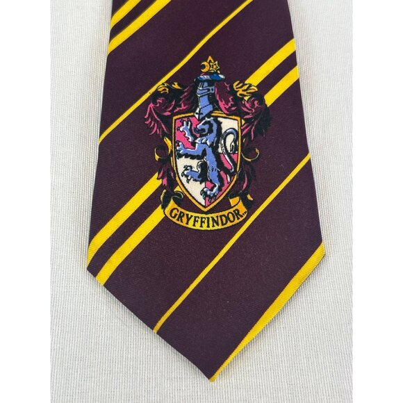 Harry Potter Gryffindor Tie Cinereplicas Burgundy Yellow Stripes - Picture 2 of 6